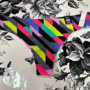 NWT Victoria’s Secret Sport No-Show Thong Panty SIZE L